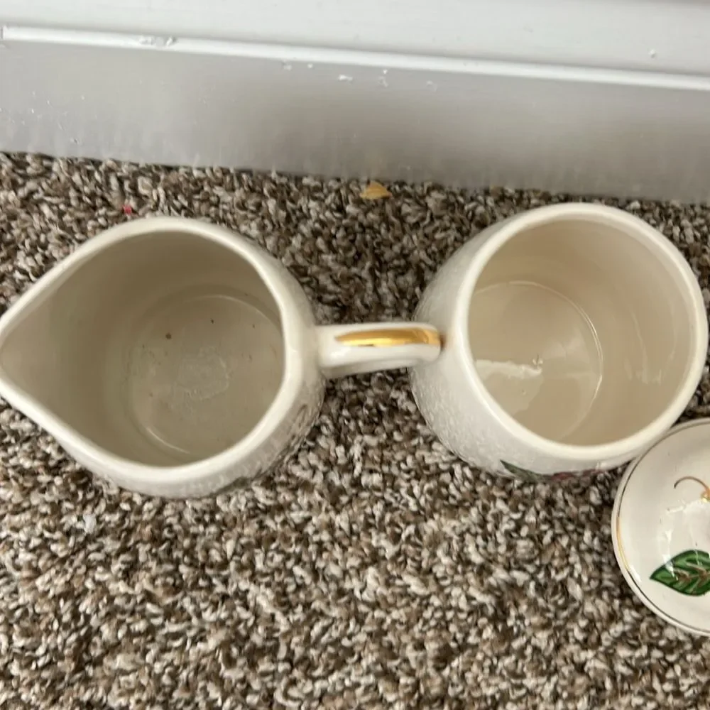 Vintage Knott's Berry Farm Hand Painted Sugar & Creamer Lid Set 3 Piece - Picture 4 of 13